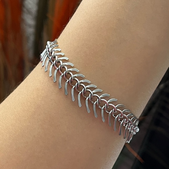 Silver Fishbone Bracelet with Intricate Design and Flexible Structure - Picture 1 of 6